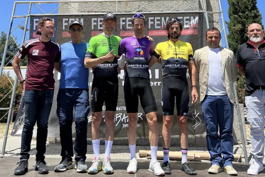 Guanyadors dels mallots distintius de la I Volta Ciclista Màster a Montserrat Guanyadors dels mallots distintius de la I Volta Ciclista Màster a Montserrat