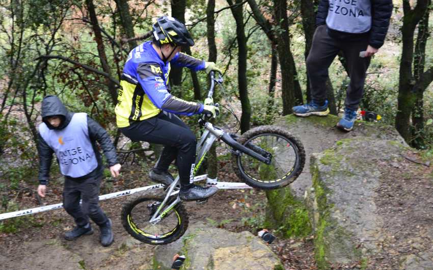 Laia Esquís a la Copa Osona de Trial a Sant Julià de Vilatorta. Foto: Copa Osona