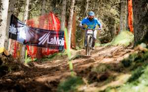 Natalia Menéndez, en acció durant el Campionat d'Espanya de DH