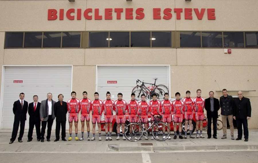 Esteve presenta els seus equips de carretera | Federació Catalana Ciclisme