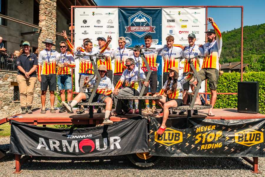 Foto de família dels campions de Catalunya d'Enduro 